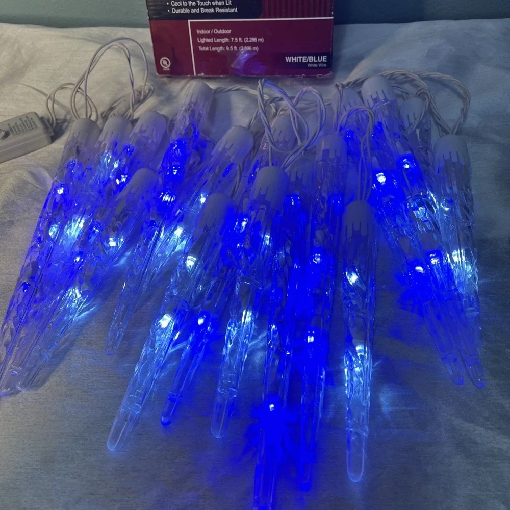 Enchanted Forest LED 50 Snowing Function Icicle Light Set 8 Functions White Blue